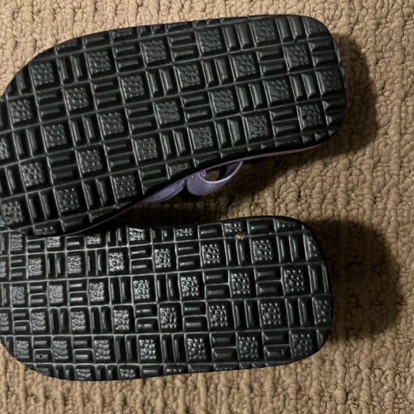 Toddler size 5 sandals - Picture 3 of 3